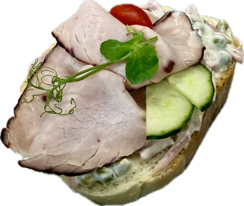 Moravské mäso chlebíček so šalátom